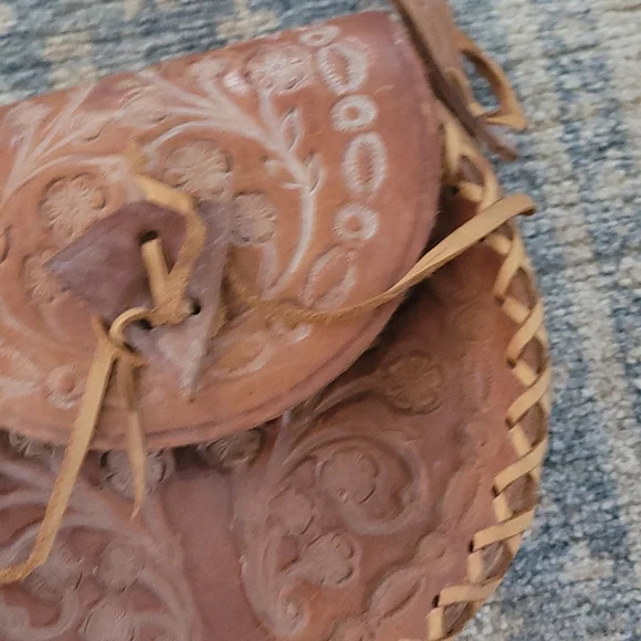 Hand Tooled Vintage Leather Bag - Picture 5 of 16